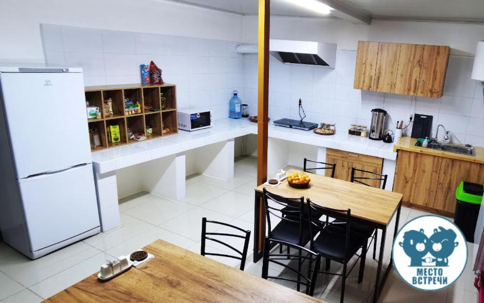 Место Встречи "Guest House Meeting Place" Biskek Kültér fotó
