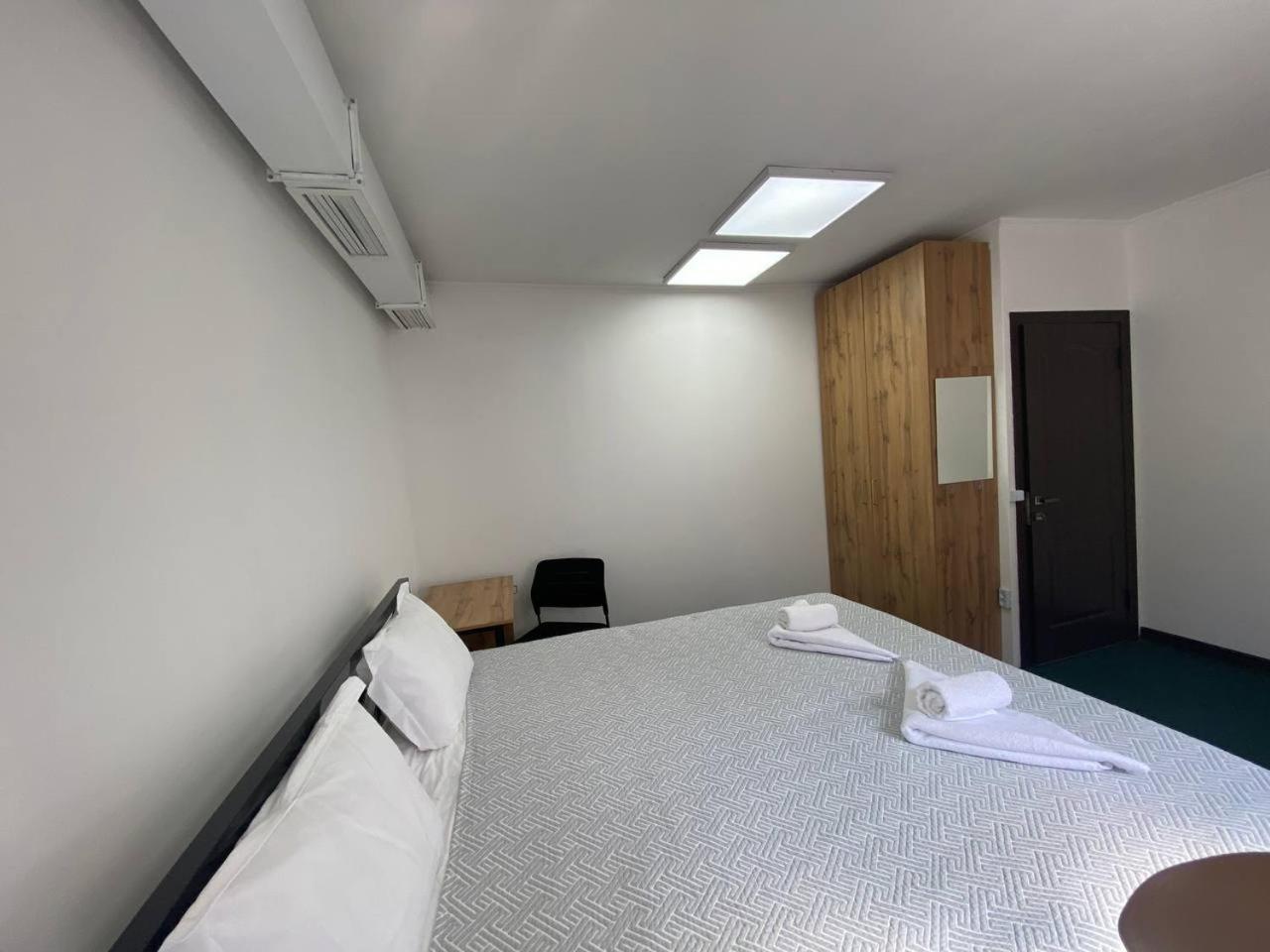 Место Встречи "Guest House Meeting Place" Biskek Kültér fotó